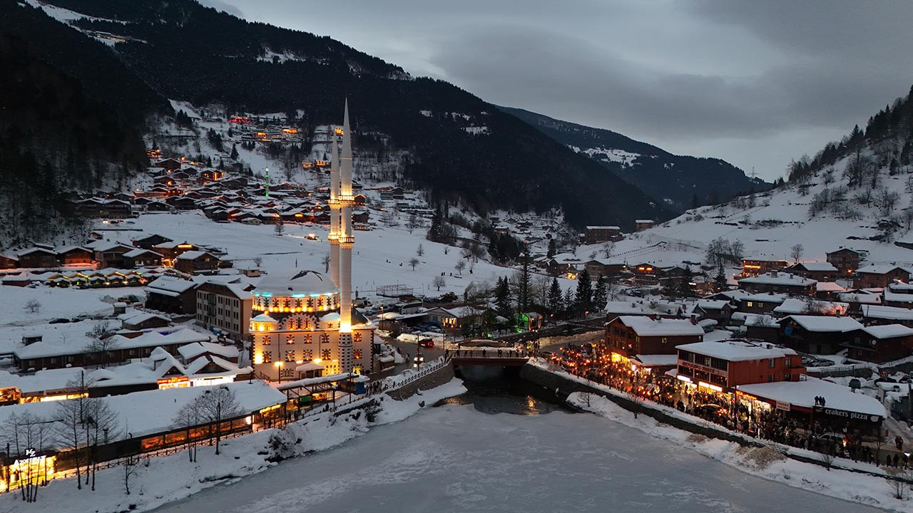 Ünlü turizm cennetinde kış festivali coşkusu: Akın akın geldiler