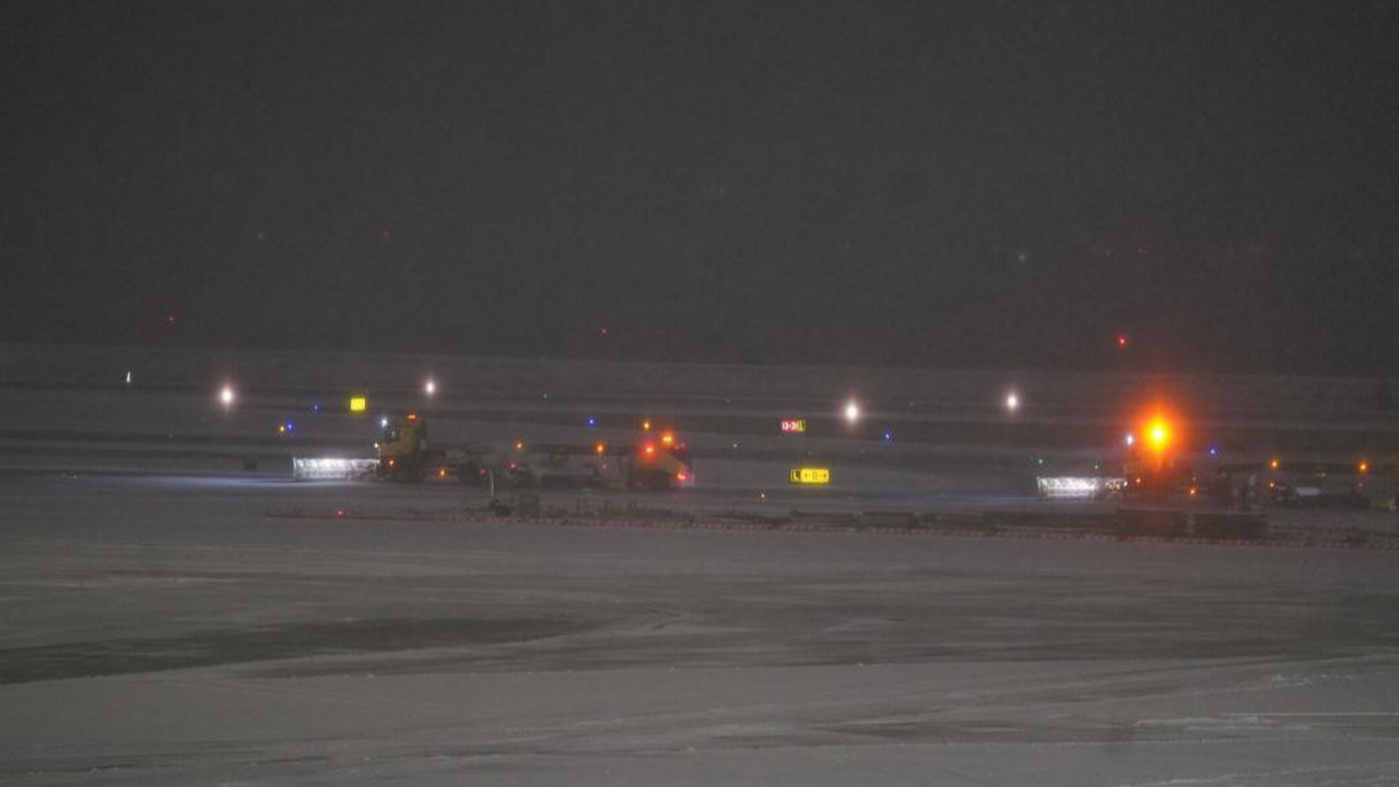 Kar fırtınası 13 binden fazla uçuşu iptal etti