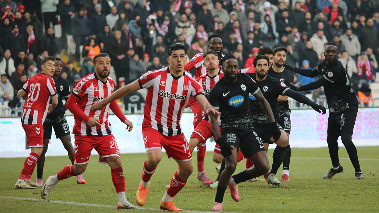 Sivasspor-Amedspor maçı sonrası deprem: Hakemler istifa etti