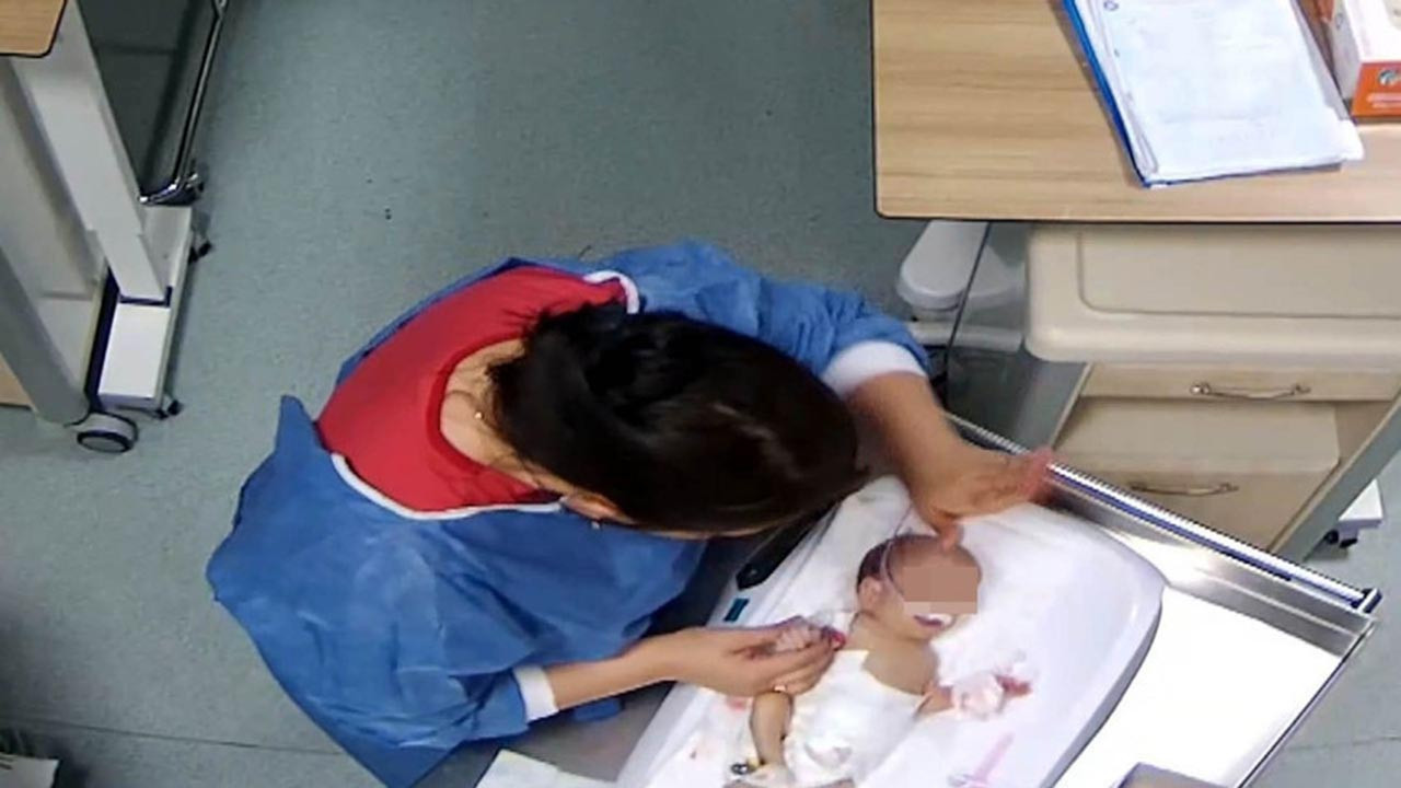 Hakimden bebeği döverek engelli bırakan hemşireye ''basın özgürlüğü'' dersi!