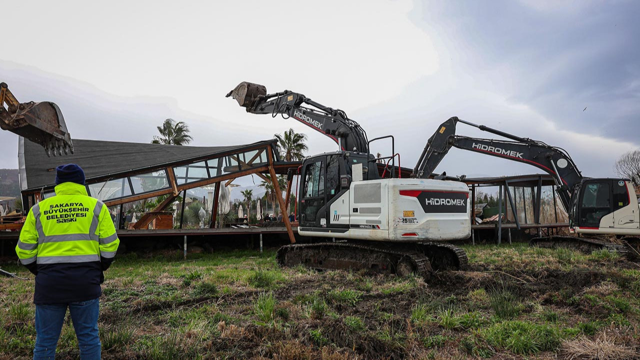 Sapanca Gölü kıyısında temizlik: 89 yapı kaldırıldı