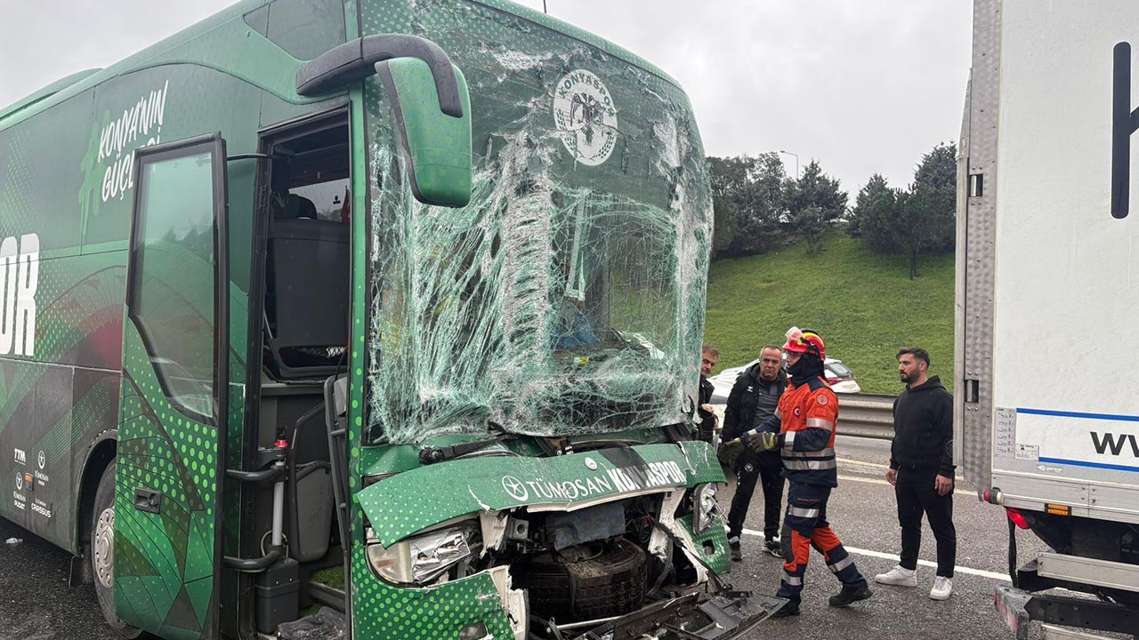 Konyaspor otobüsü TEM'de kaza yaptı: Yaralılar var!