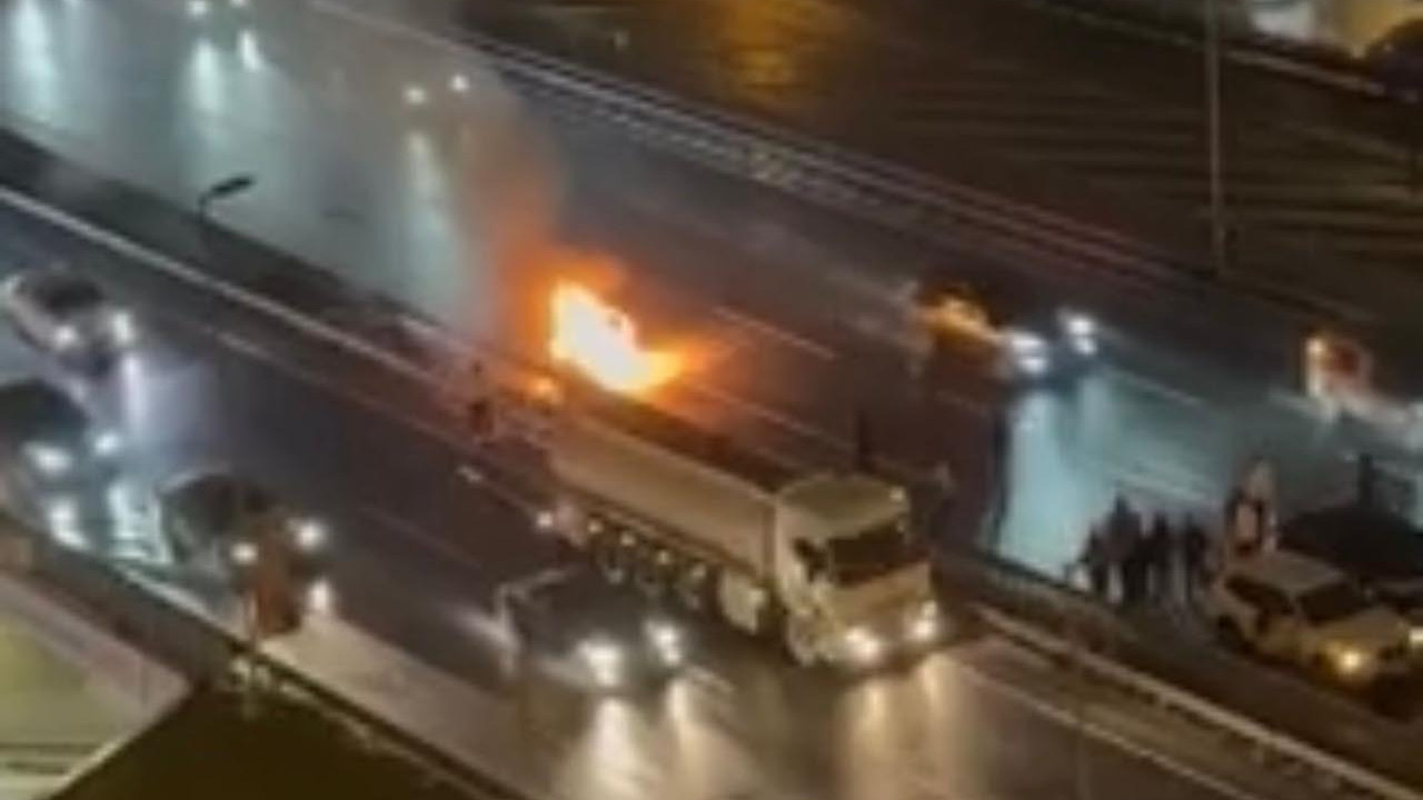 Haliç Köprüsü'nde korku dolu anlar: Otomobil alev topuna döndü