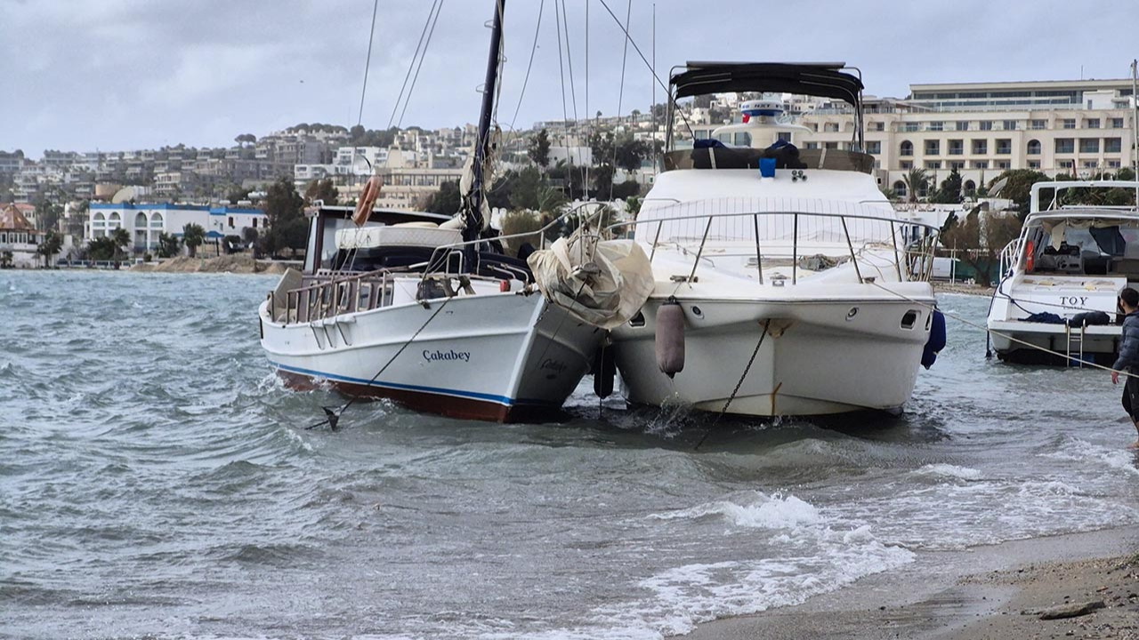 Bodrum'da fırtına kabusu: Çok sayıda tekne kıyıya sürüklendi