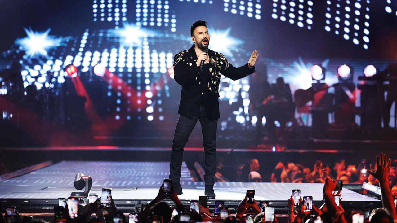 Megastar Tarkan sürprizlerle dolu konser serisiyle İstanbul'u salladı
