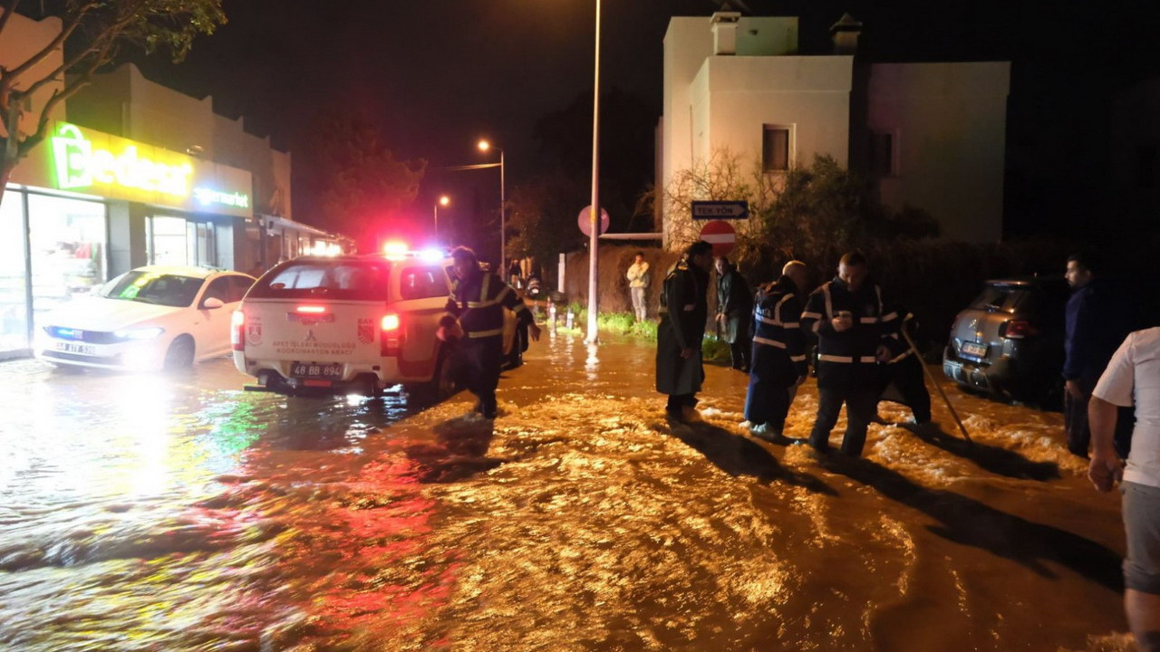Bodrum Belediye Ekiplerinden Şiddetli Yağışlara Karşı Yoğun Mesai