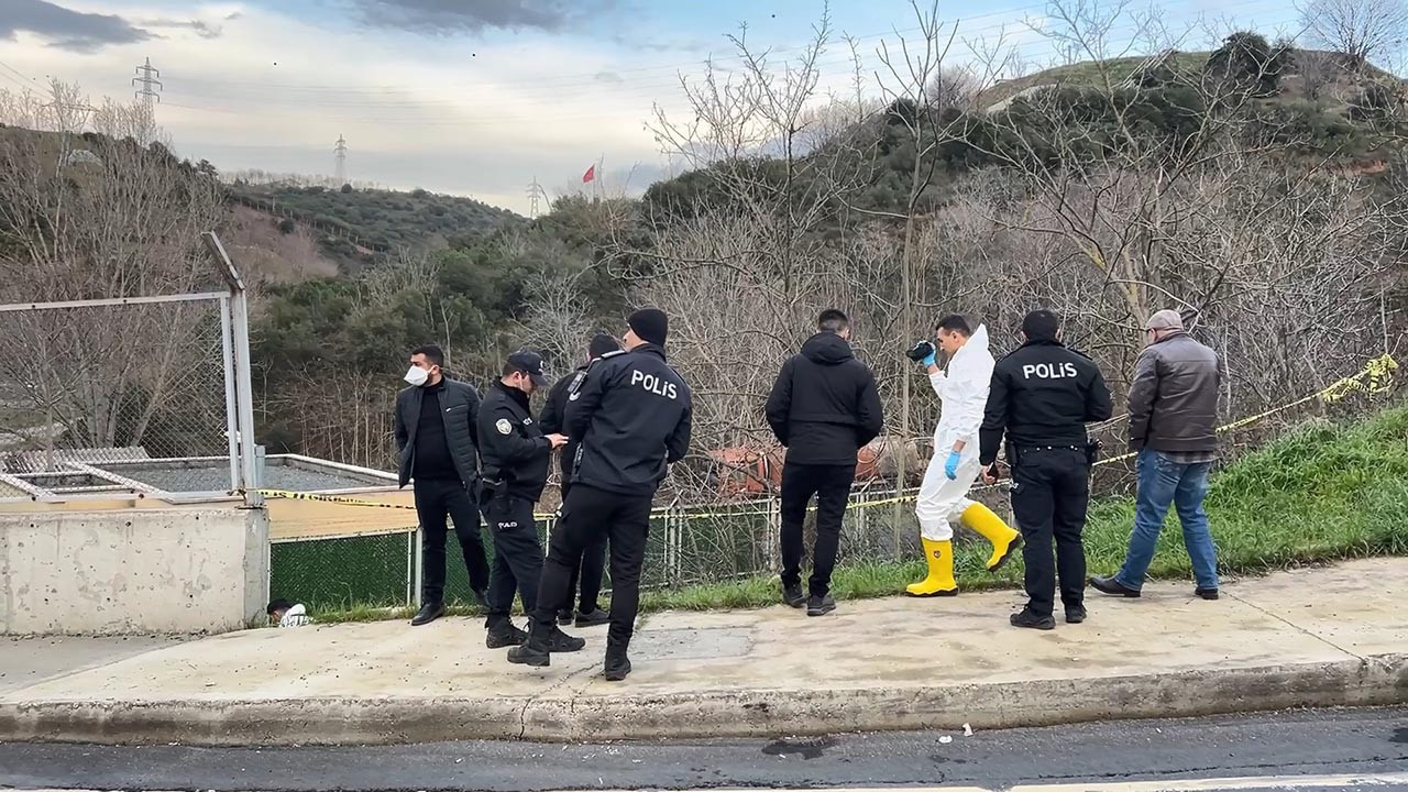 İstanbul'da yol kenarında erkek cesedi bulundu