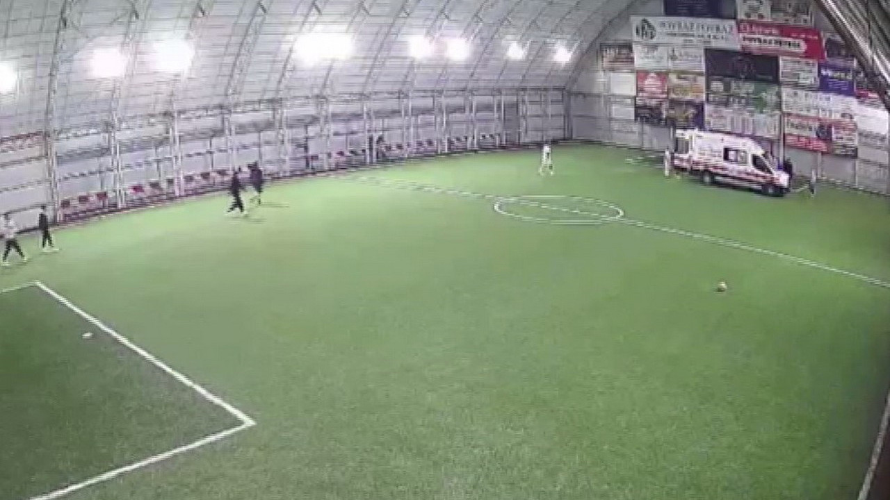 Halı sahada kalp krizi bir öğretmenin ölümüne yol açtı