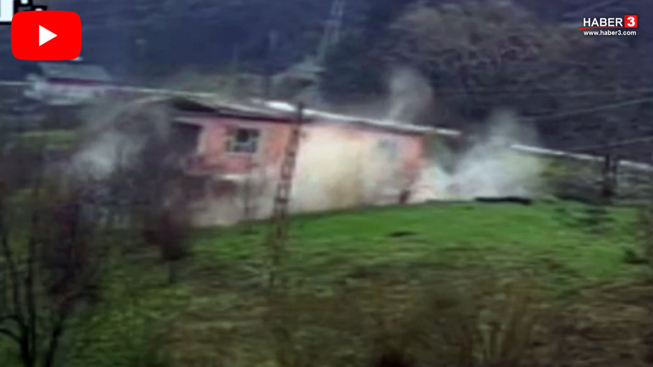Kastamonu'da heyelan nedeniyle 2 katlı ev çöktü; o anlar kamerada