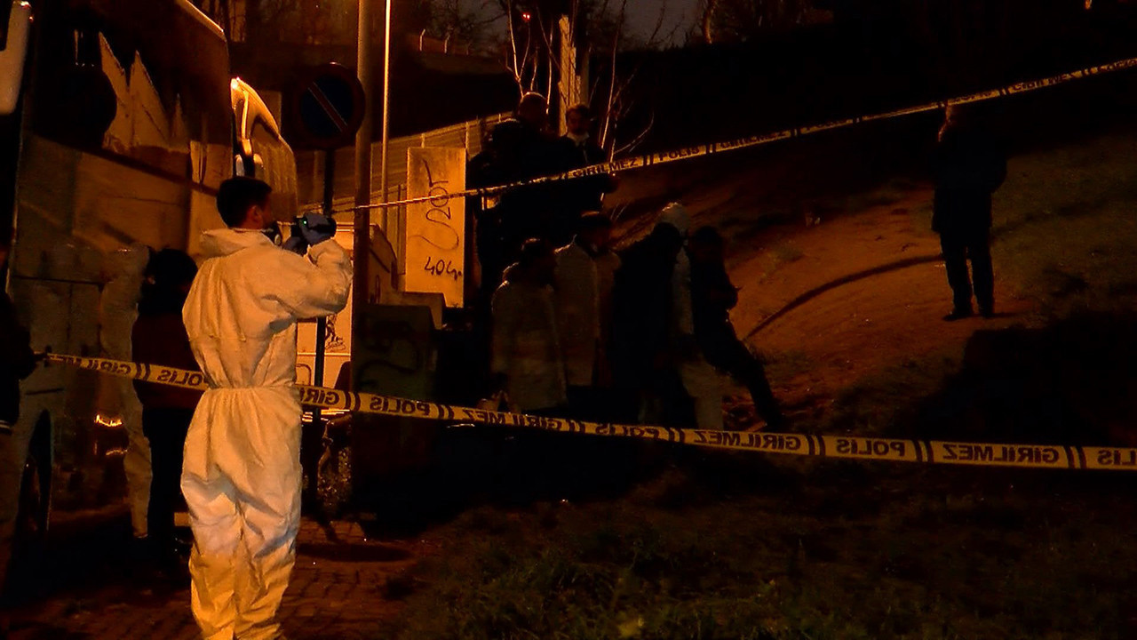 İstanbul'da yol kenarında erkek cesedi bulundu
