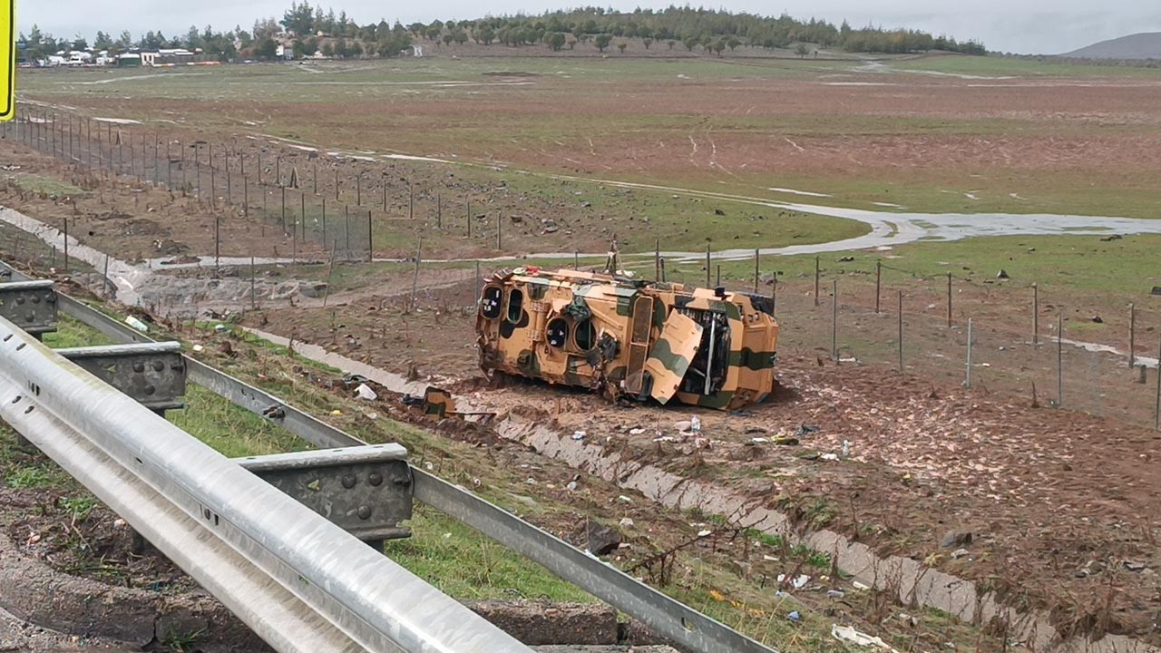 Gaziantep'te askeri araç şarampole yuvarlandı: Yaralılar var