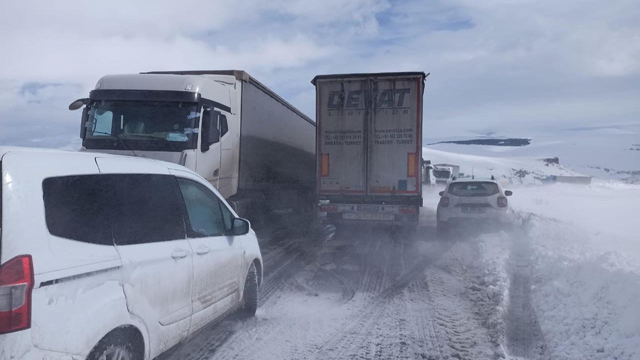 Tipi aniden bastırdı; 200 araçlık kuyruk oluştu