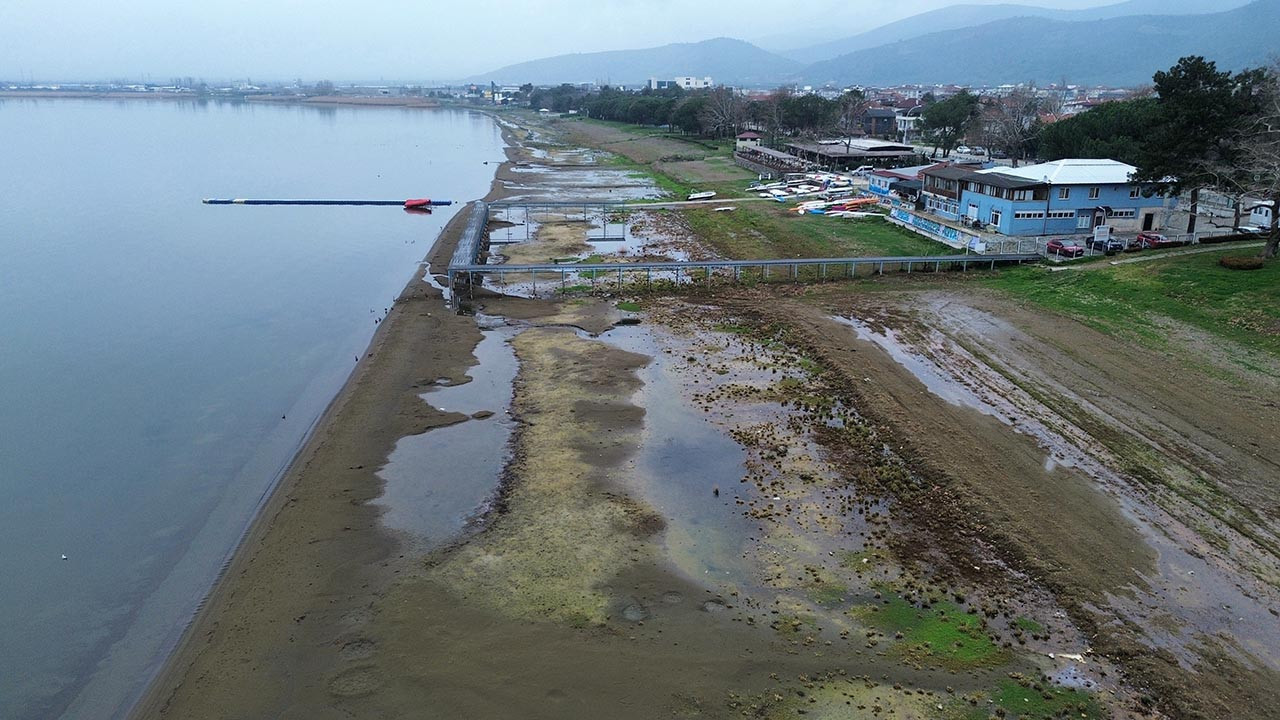 Marmara'nın en büyük gölü İznik Gölü'nde endişe veren görüntü