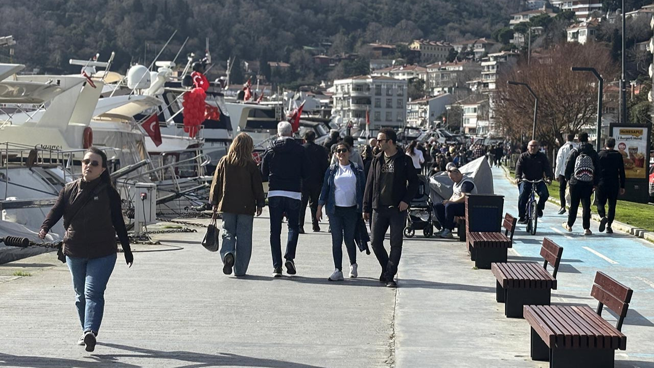 İstanbul'a kış ortasında yaz geldi: Sahiller doldu taştı