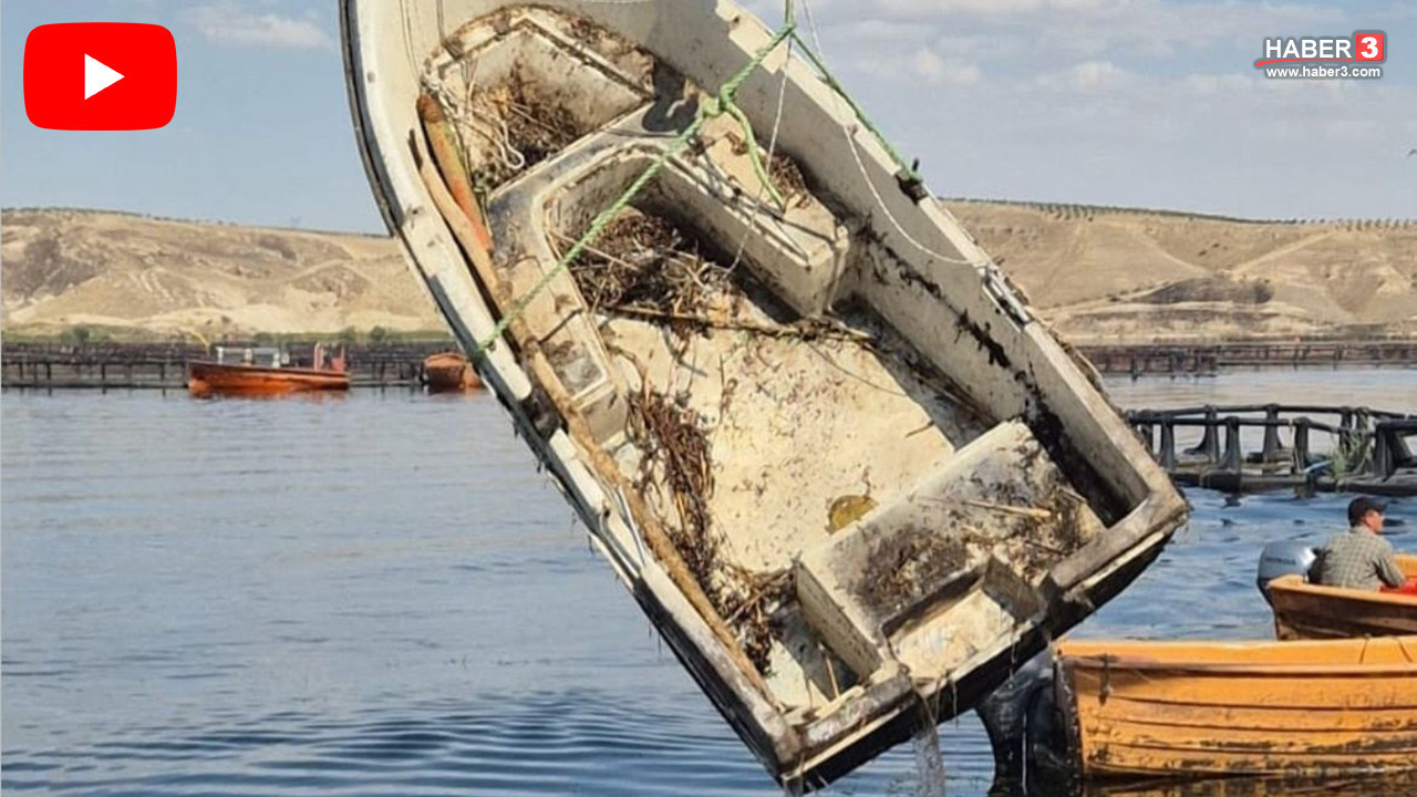 Nehir kenarındaki atıl tekne ilkokul öğrencilerine kütüphane oldu...