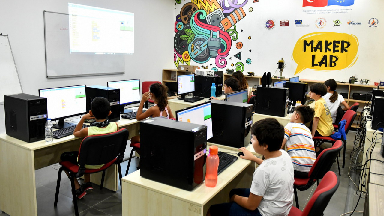 Muratpaşa'da robotik kodlama eğitimi başlıyor