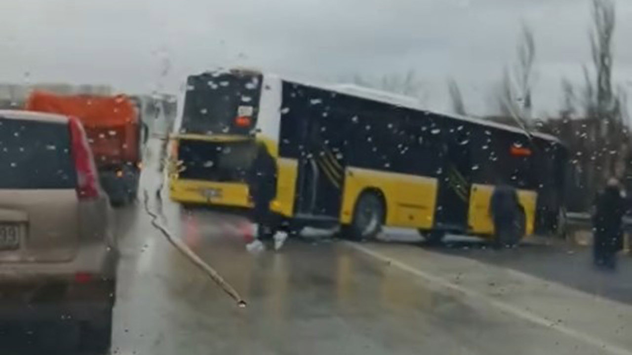 İstanbul'da kontrolden çıkan İETT otobüsü bariyerlere girdi: Yaralılar var