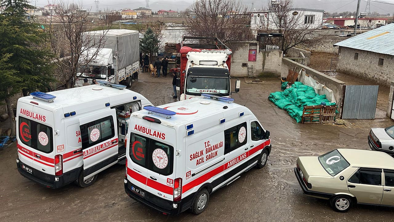 Günün en acı haberi! Anne, baba ve 8 aylık bebekleri evde ölü bulundu