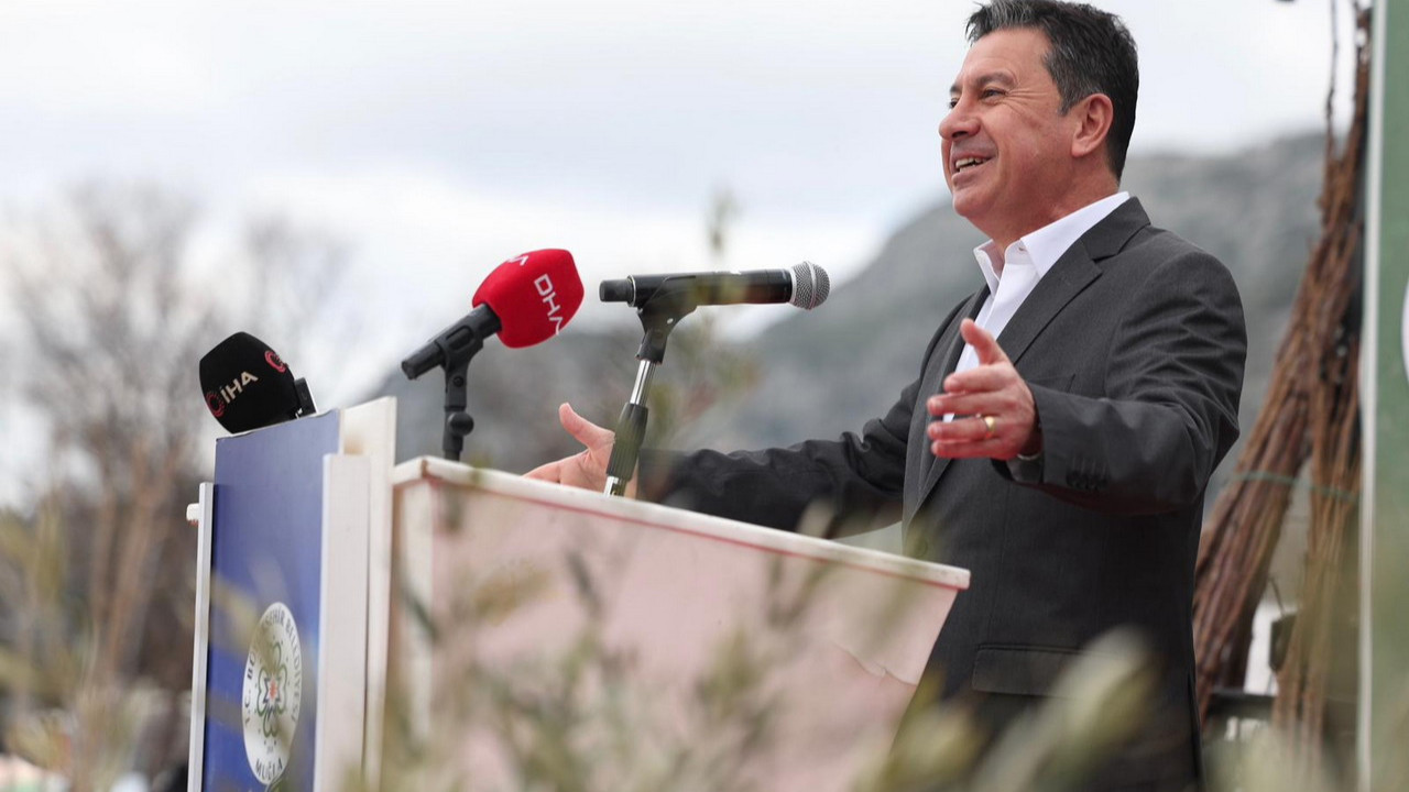 Muğla Büyükşehir Belediye Başkanı Aras Meyve Fidanı Dağıtımında Üreticilerle Buluştu