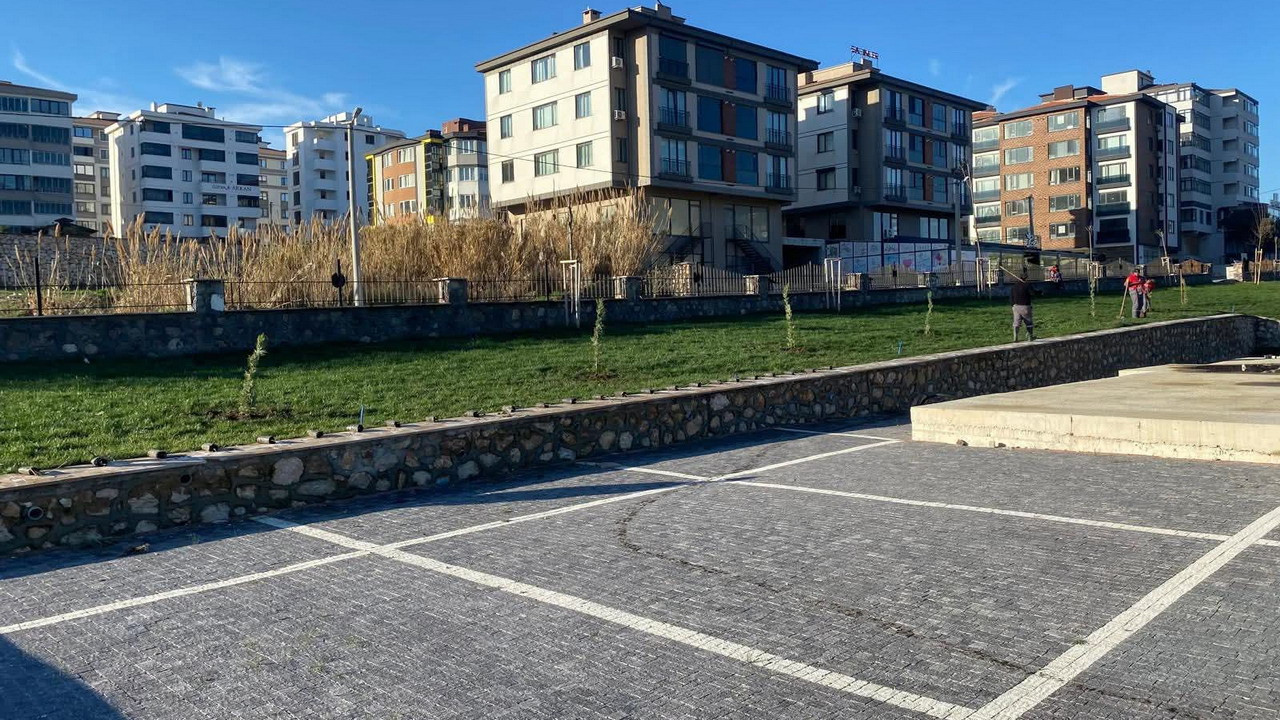 Bandırma Belediyesi'nden kent genelinde yoğun mesai