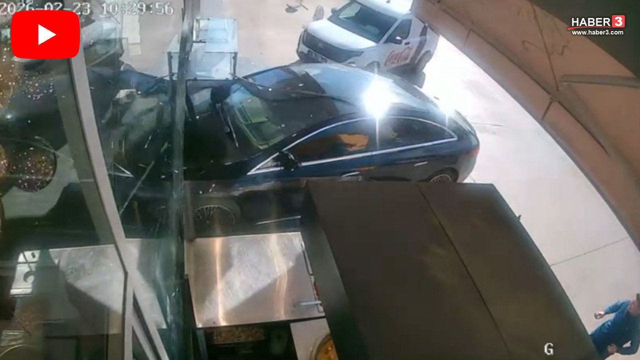 Otomobil pastaneye daldı: Camlar tuz buz oldu