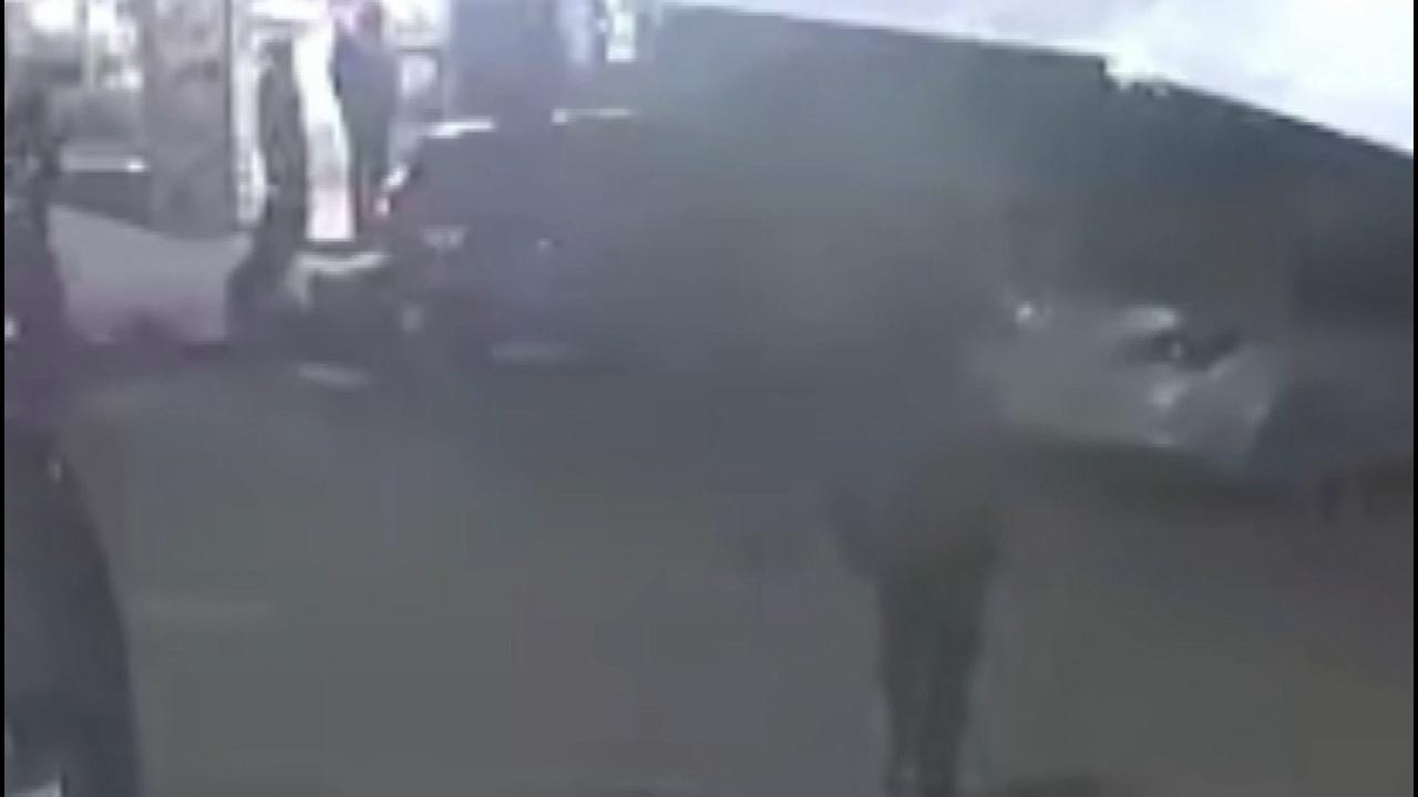 İstanbul'da sokak ortasında cinayet: O anlar kamerada