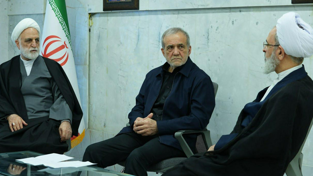 İran'ın Geçici Liderlik Konseyi’nden ilk kareler geldi