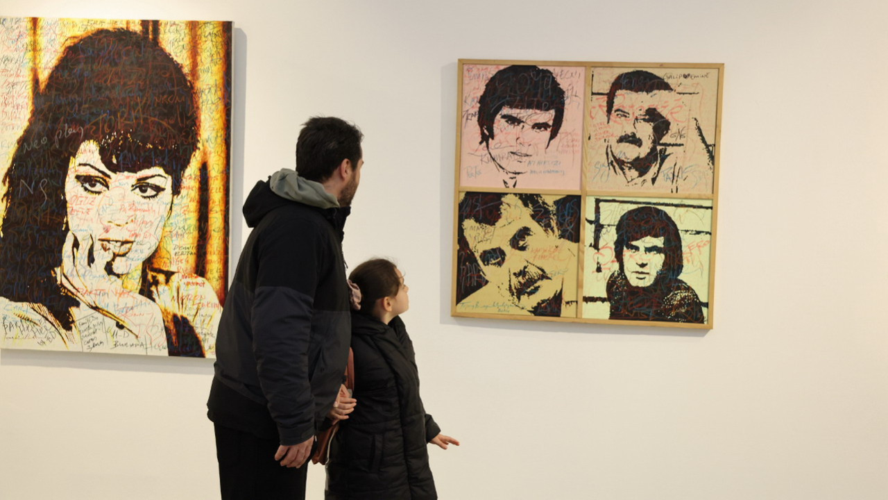''Duvarlar'' Küçükçekmece'de Galeri Cennet'te sanatseverlerle buluştu