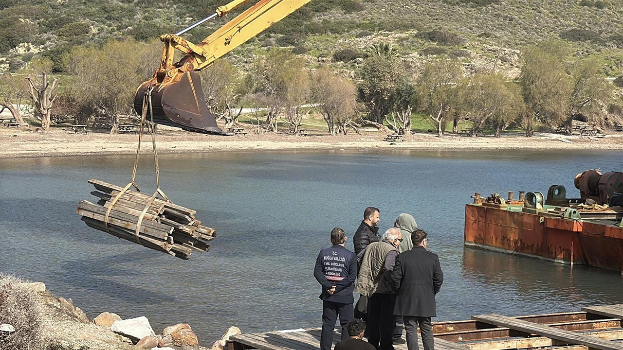 Ünlü tatil cennetinde büyük temizlik: İskeleler kaldırıldı, sırada karavanlar var