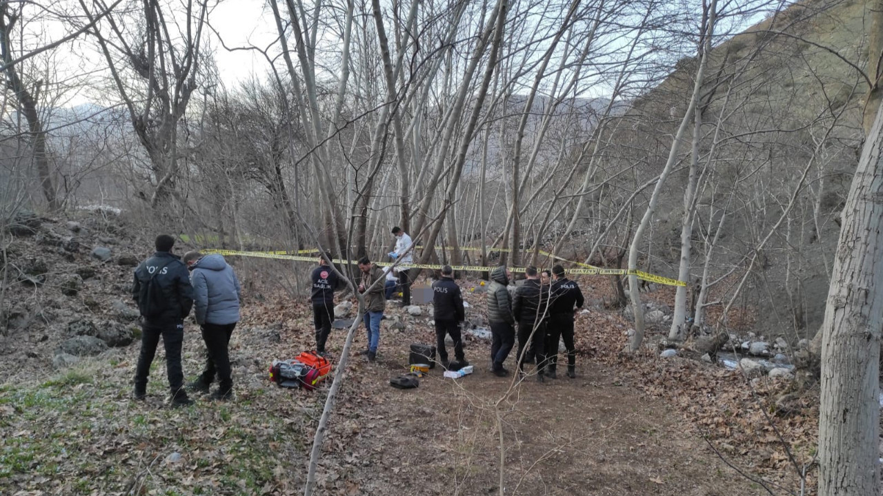 Dere yatağında gizemli ölüm, vatandaşlar tarafından bulundu