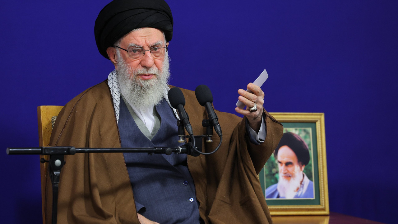 Hamaney'in 3 gün sürecek cenaze töreni ertelendi