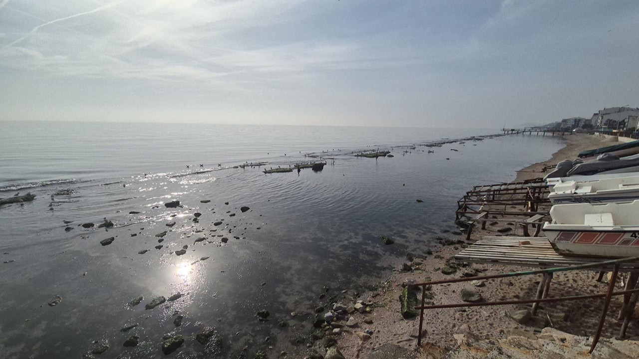 Marmara Denizi metrelerce çekildi; efsanevi ''Kral Yolu'' gün yüzüne çıktı