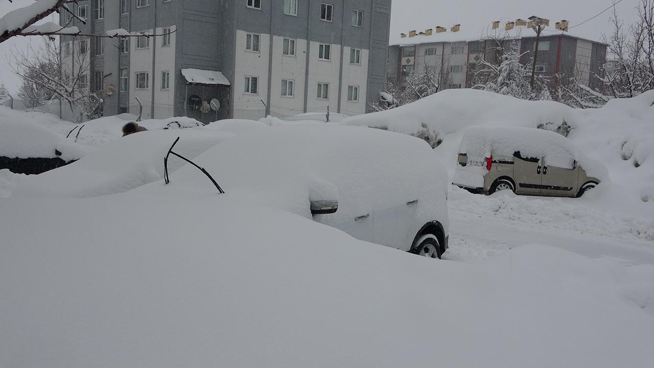 Bu kareler Türkiye'den: Mart ayında kar kalınlığı yarım metreyi buldu!