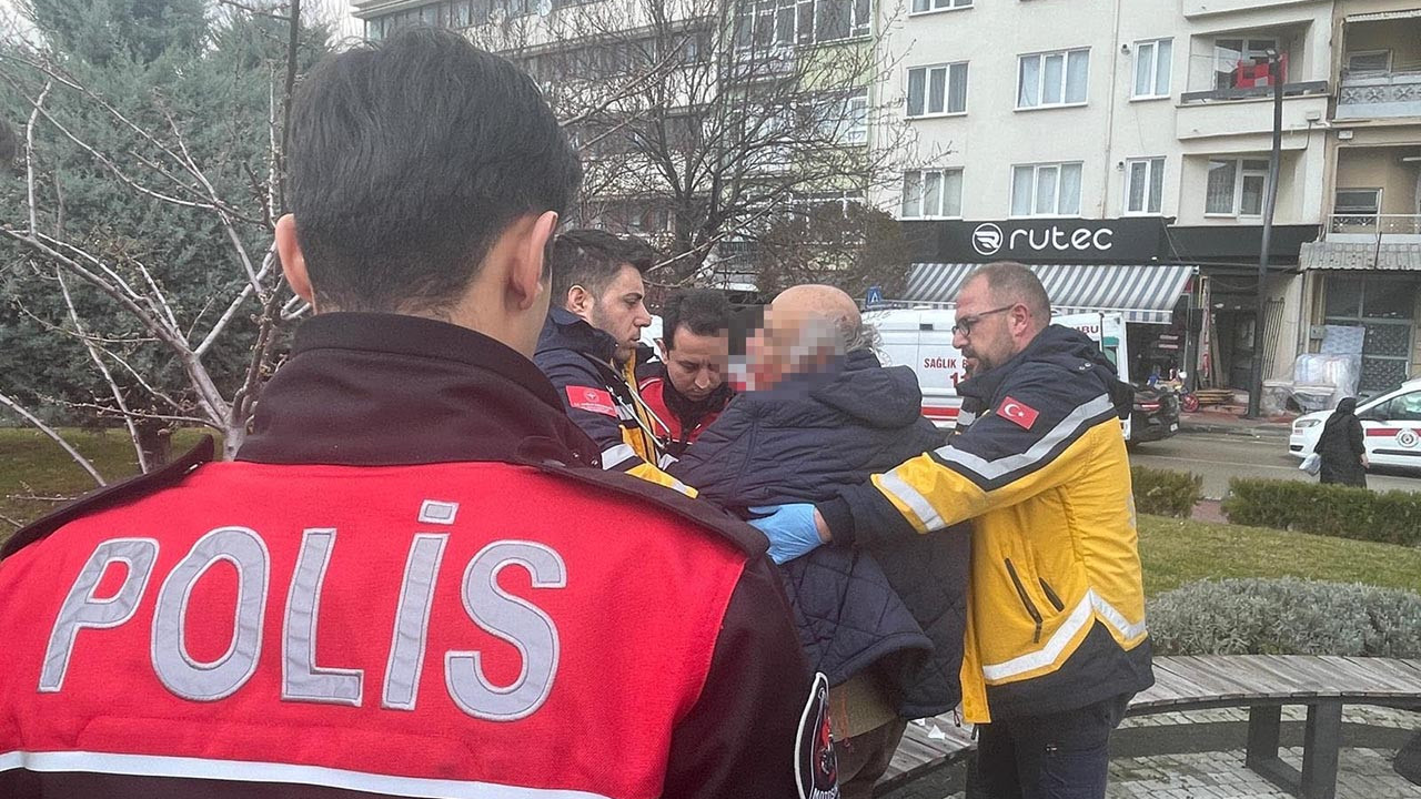 Parkta taciz iddiası: 19 yaşındaki genç, yaşlı adamı öldüresiye dövdü