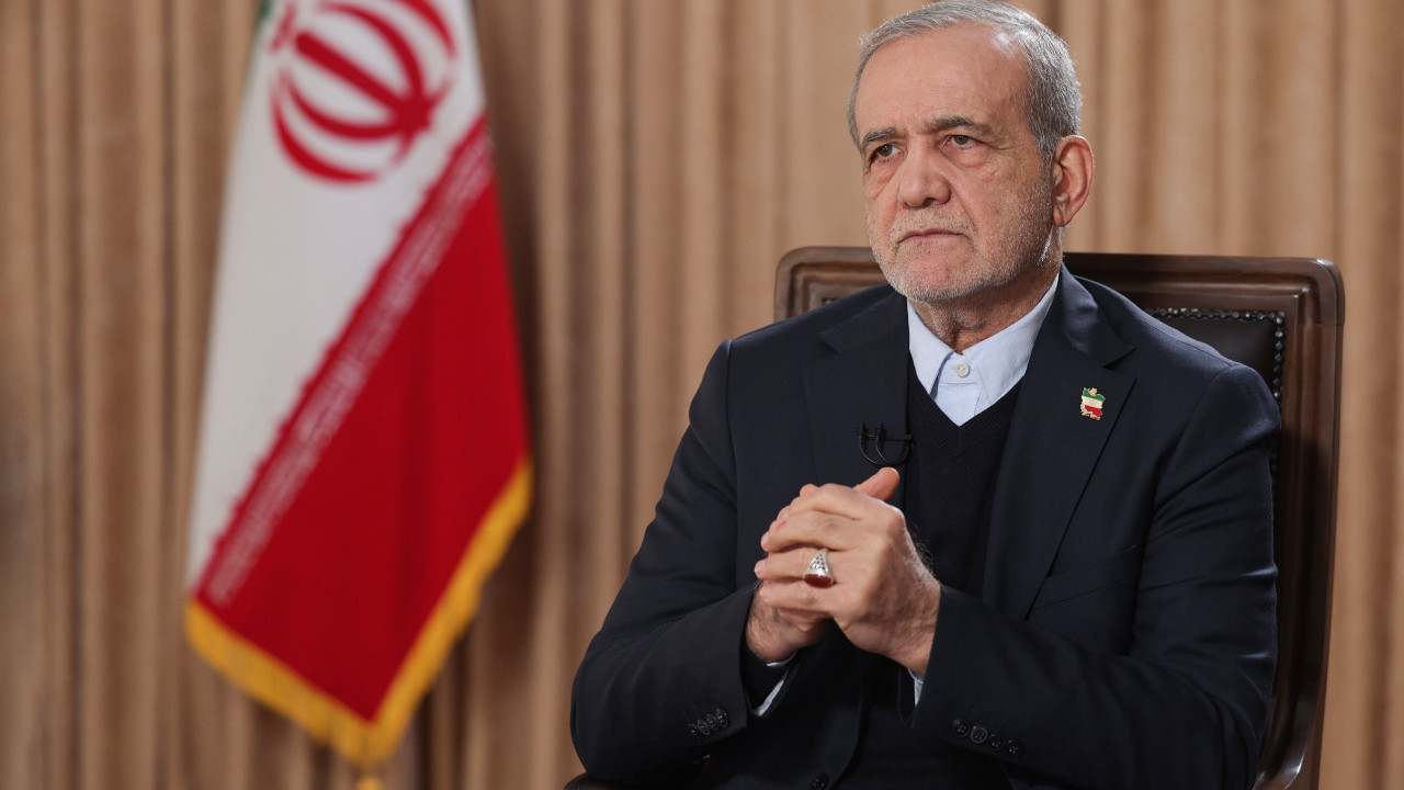 İran Cumhurbaşkanı Pezeşkiyan komşu ülkelerden özür diledi