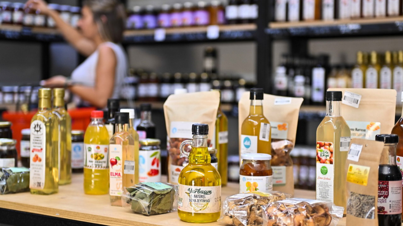 Muratpaşa'da Kadın Kooperatifleri Ürün Satış Mağazası'ndan yerel ekonomiye katkı