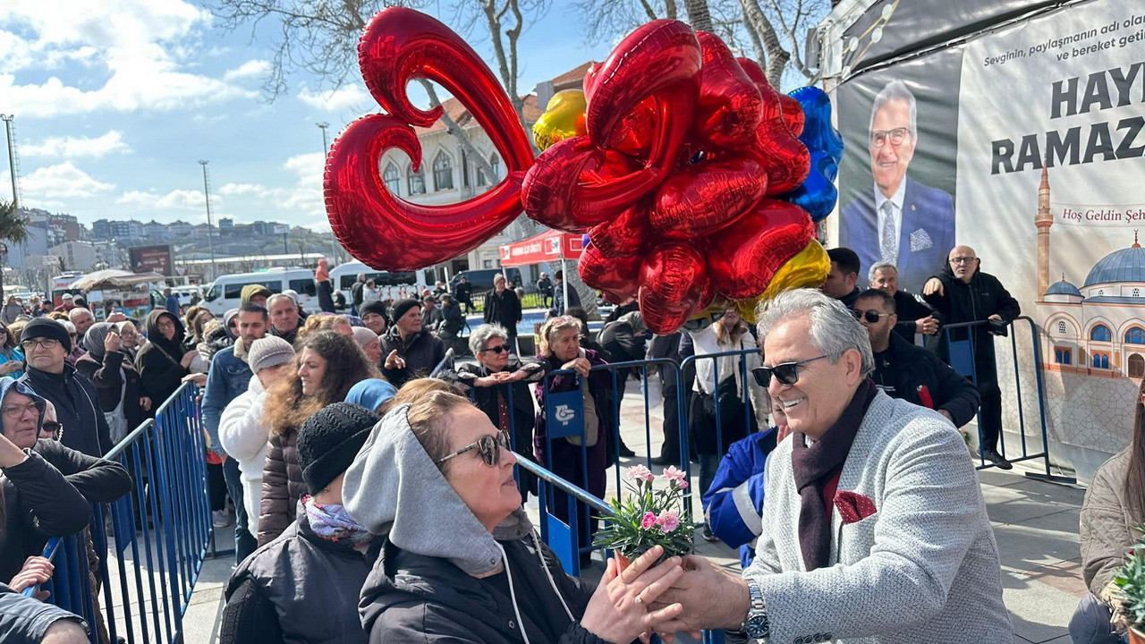 Bandırma'da 8 Mart yürüyüşü: Başkan Mirza emekçi kadınlarla buluştu