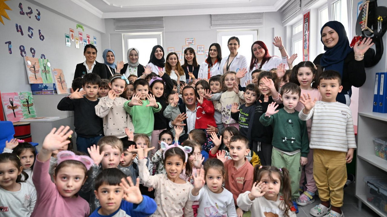 Balıkesir Büyükşehir Belediye Başkanı Akın’dan Kuvayımilliye Balçocuk Gündüz Bakımevi’ne ziyaret