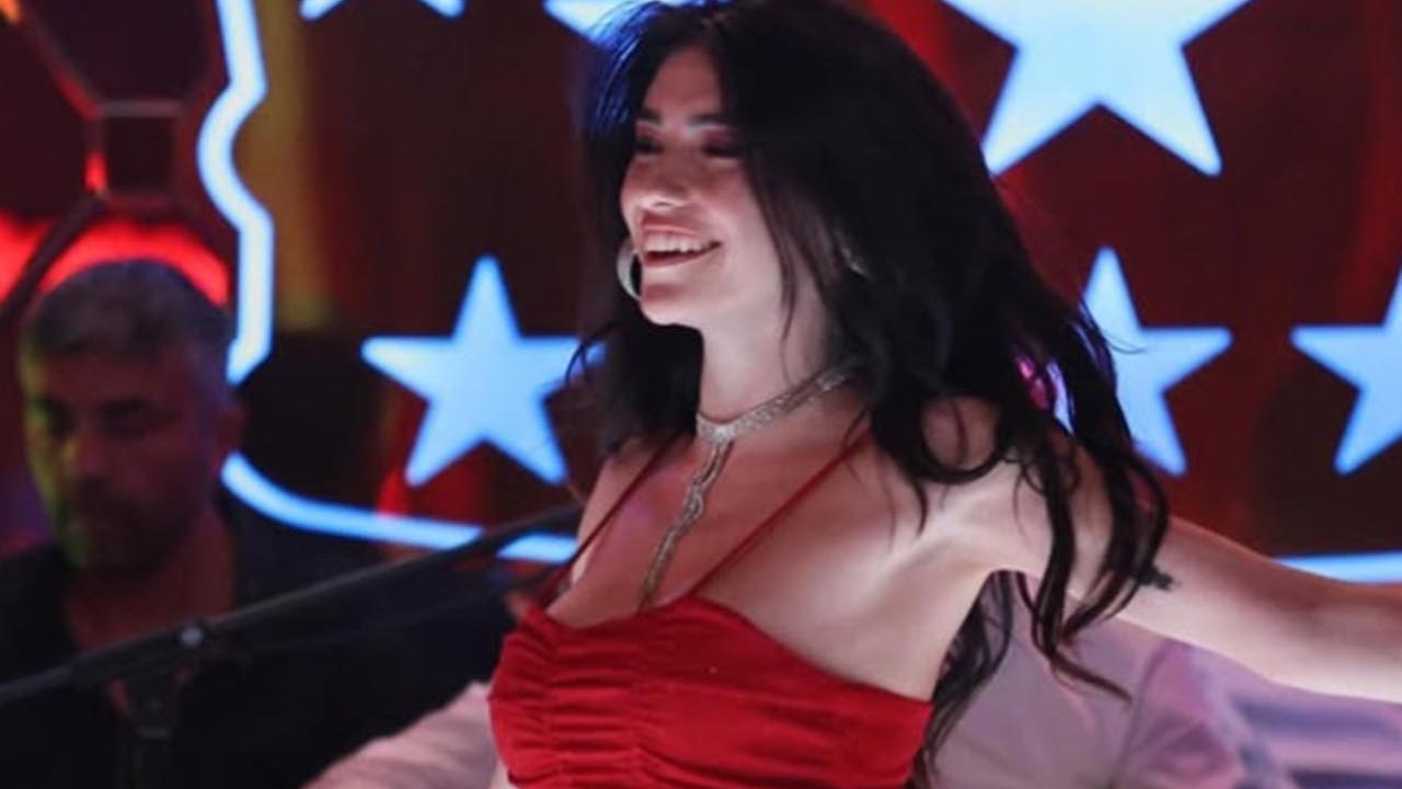 Hazar Ergüçlü ve DJ sevgilisi Efe Çelik’ten kötü haber!