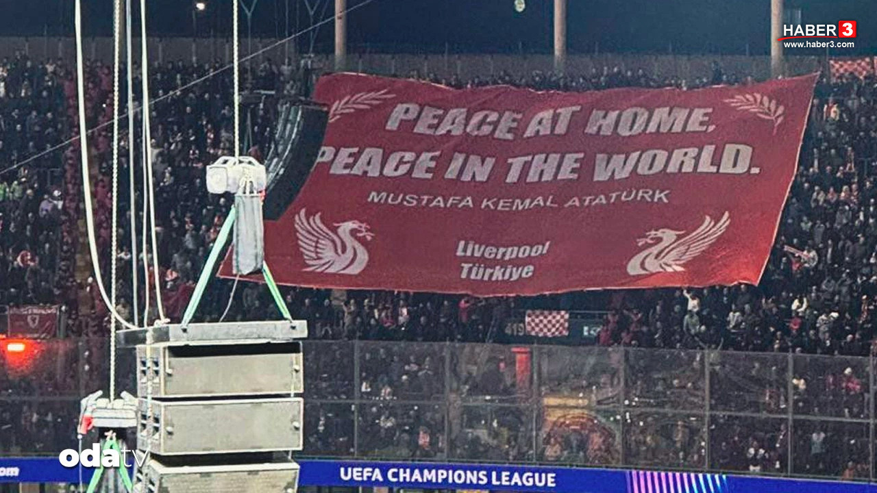 Liverpool Raraftarından Rams Park'ta Atatürk pankartı