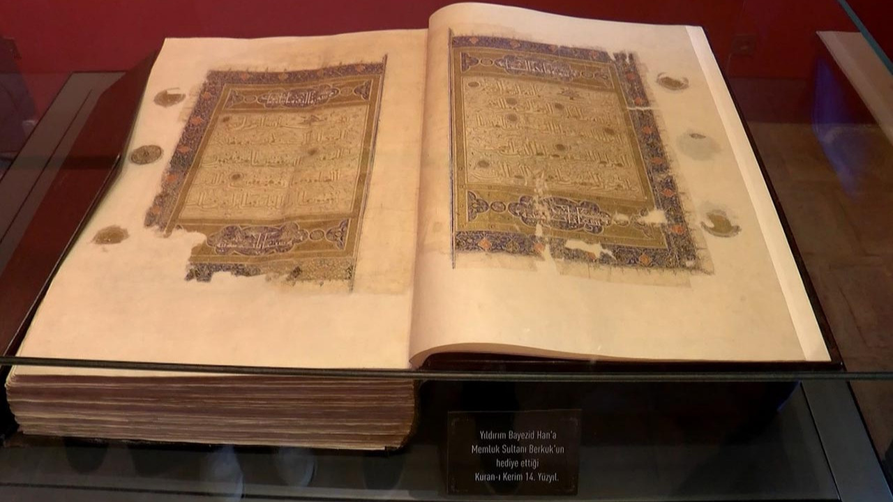 700 yıllık Kur’an-ı Kerim Bursa'da ziyarete açıldı
