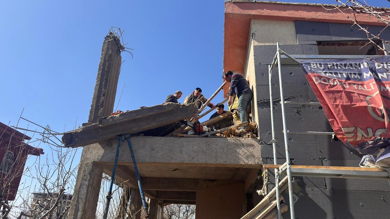Başkent'te villa inşaatında çökme: Yaralılar var