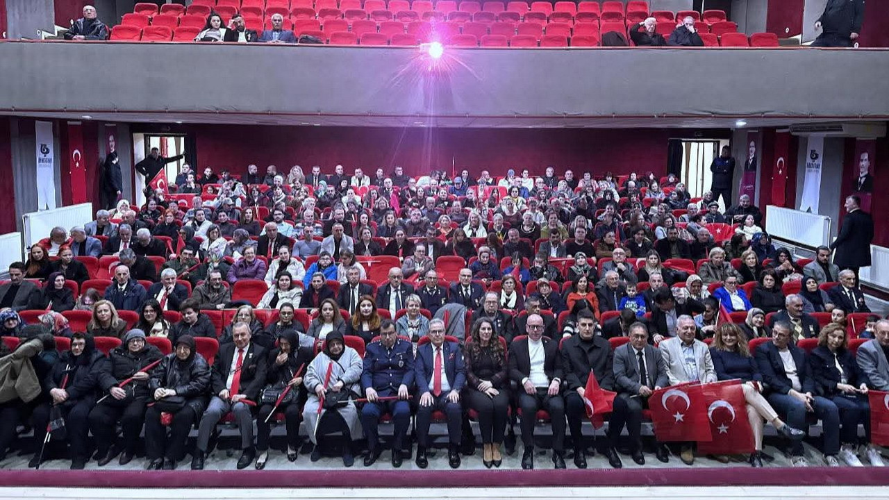 Bandırma'da duygu dolu gece: Vatan uğruna yazılan hikayeler Şahit Olanlar belgeselinde anlatıldı
