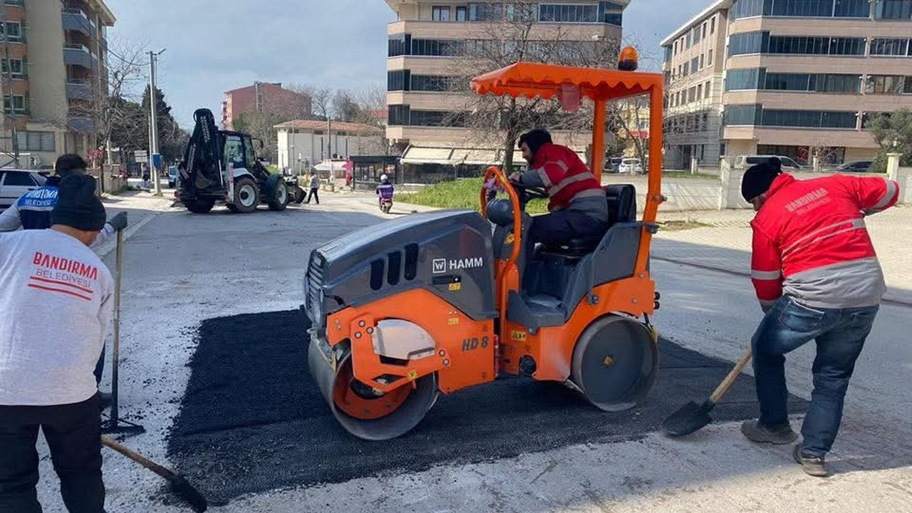 Bandırma'da yoğun mesai; Bandırma Belediyesi sahada