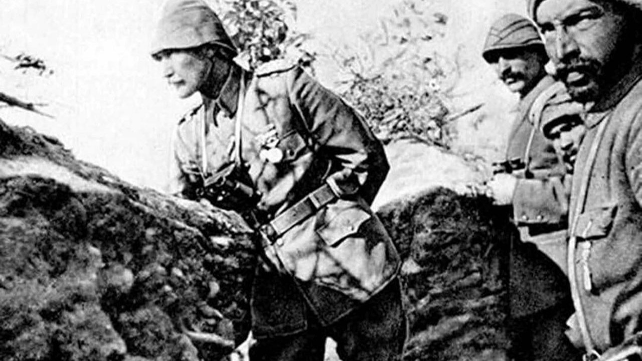 Atatürk denetime giderken bombardımana yakalanmış!