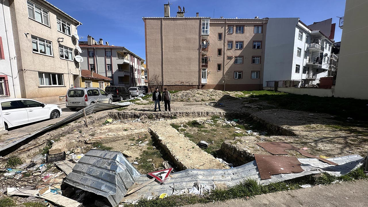 Satın aldığı arsadan tarih fışkırdı! Tek çivi bile çakamıyor