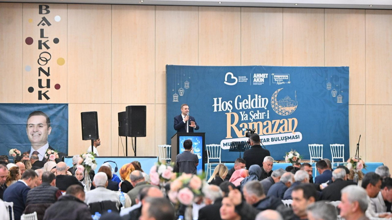 Balıkesir Büyükşehir Belediye Başkanı Ahmet Akın, muhtarlarla iftarda bir araya geldi