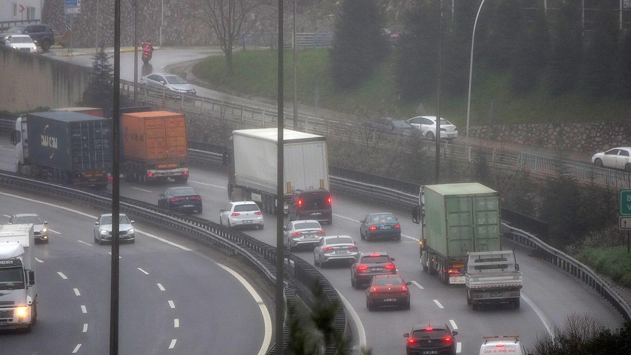 Bayram tatili başladı; tatilciler yollara düştü
