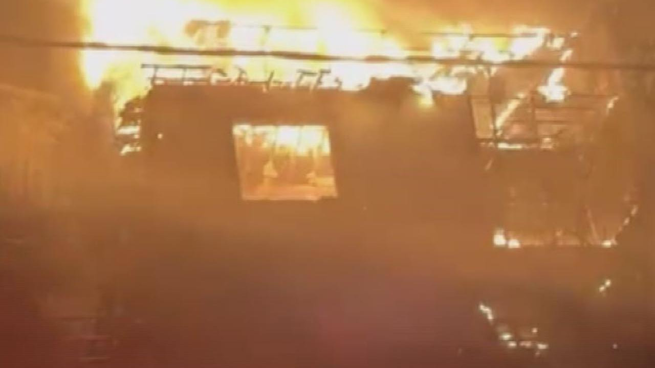 İstanbul'da can pazarı! İki gecekondu alev alev yandı