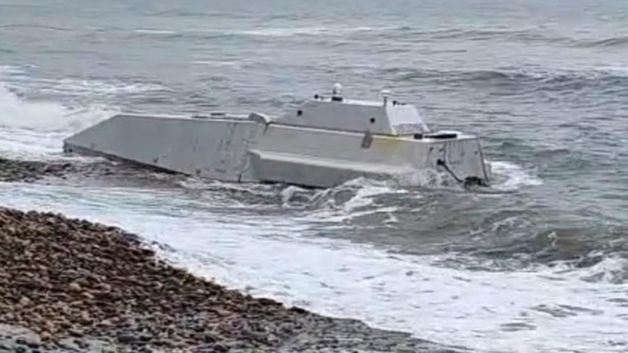 Ordu'da büyük panik: Sahile vuran insansız deniz aracı ekipleri alarma geçirdi
